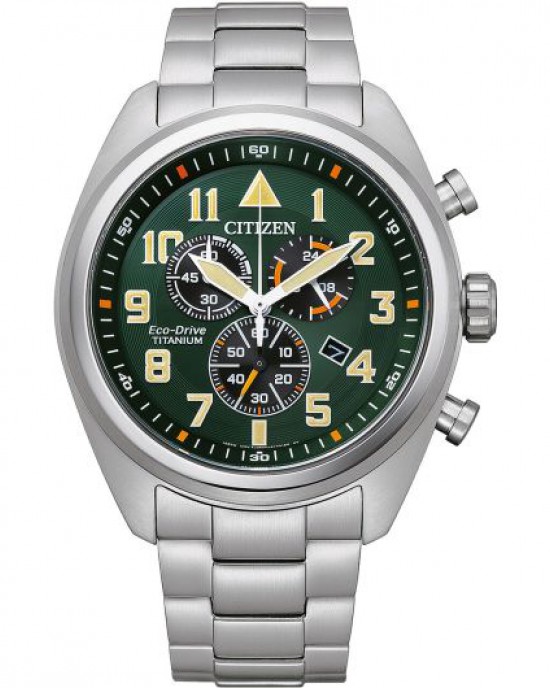 CITIZEN HORLOGE, ECO DRIVE, TITANIUM BAND EN KAST MET GROENE CHRONO PLAAT EN DATUM MET SAFFIERGLAS 43MM 100M - 82981 - AT2480-81X